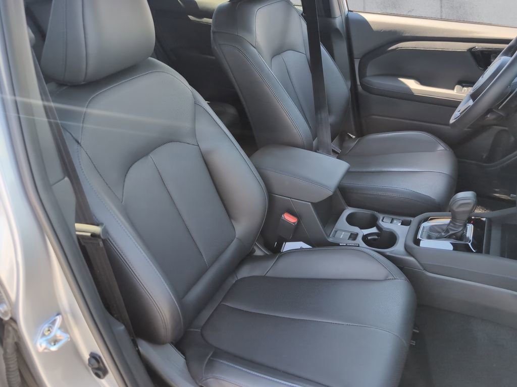 Used 2025 Subaru Forester Limited image 14