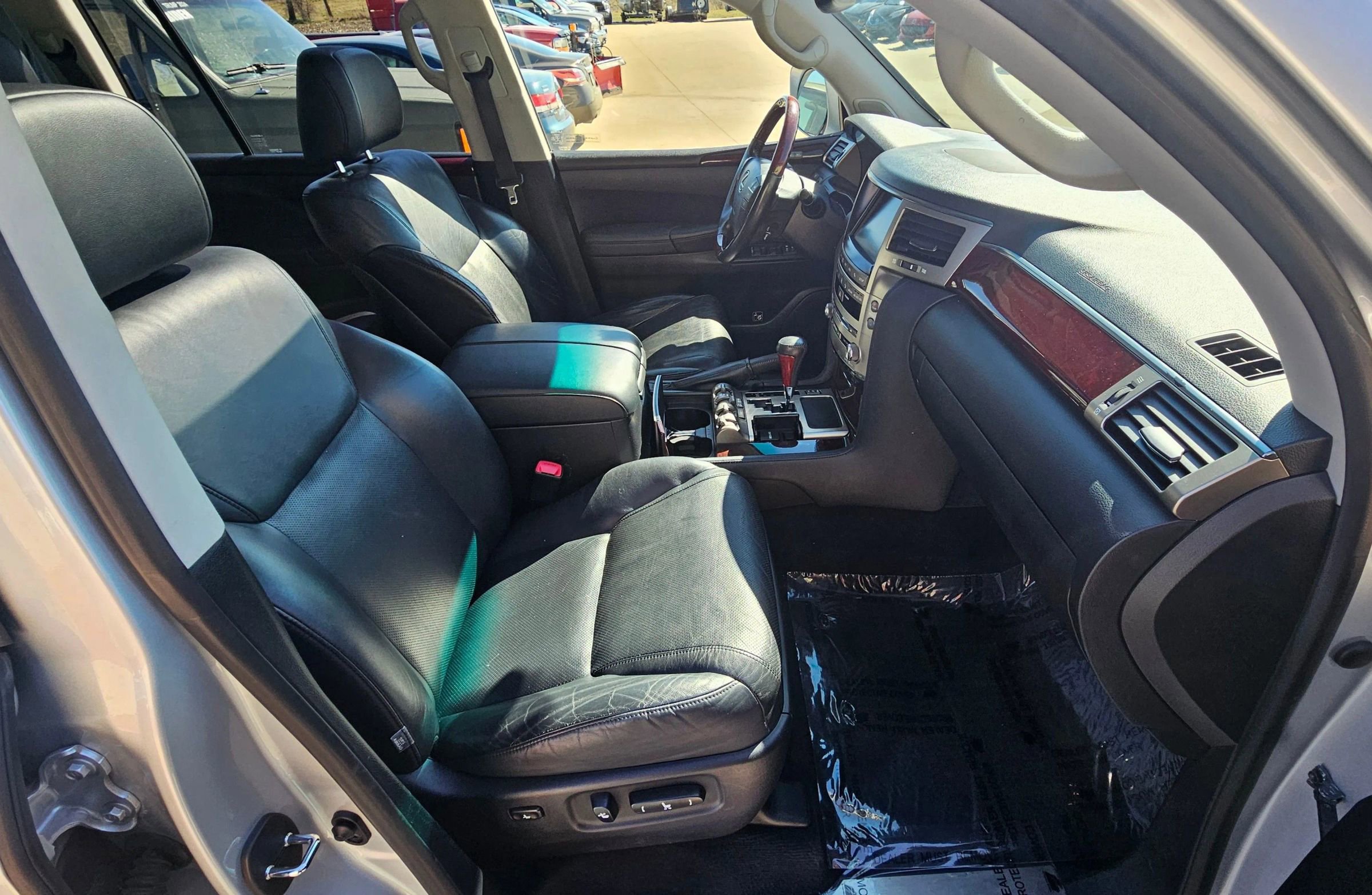 Used 2014 Lexus LX 570 4WD image 25