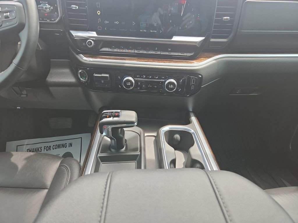 Used 2025 GMC Sierra 1500 Elevation w/ Elevation Premium Package AWD/4WD image 12