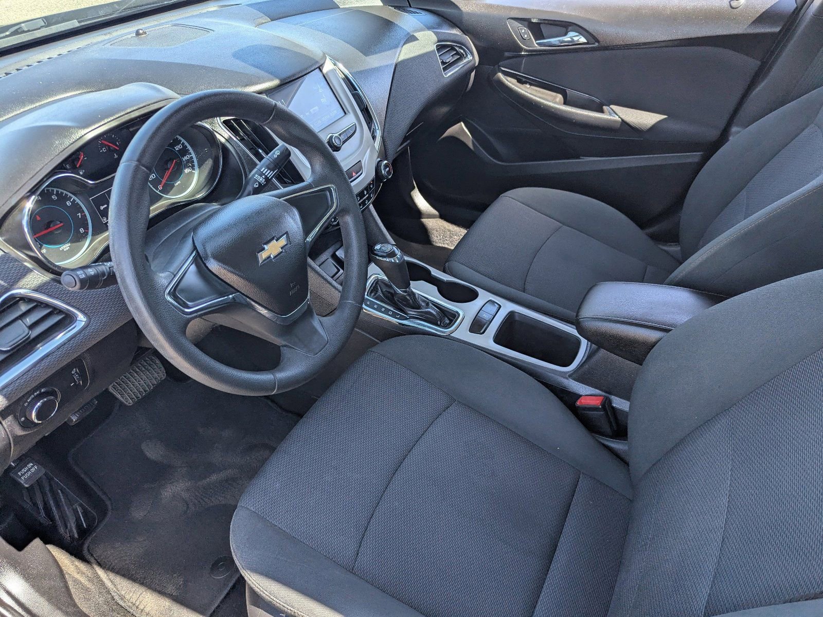 Used 2018 Chevrolet Cruze LS FWD image 16