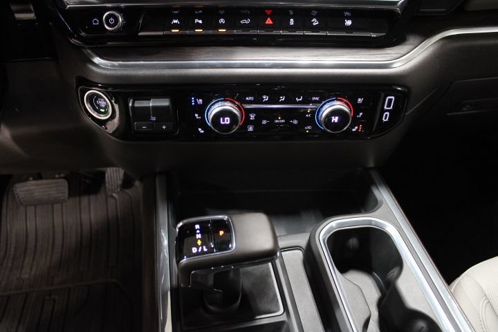 Used 2024 GMC Sierra 1500 SLT w/ SLT Premium Plus Package AWD/4WD image 35