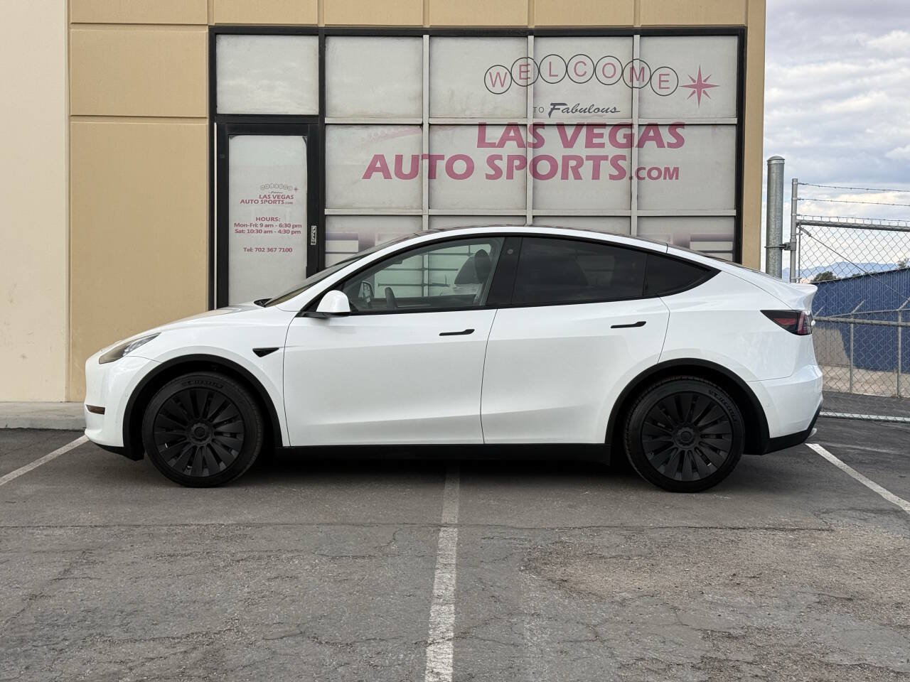 Used 2022 Tesla Model Y Long Range AWD/4WD image 5