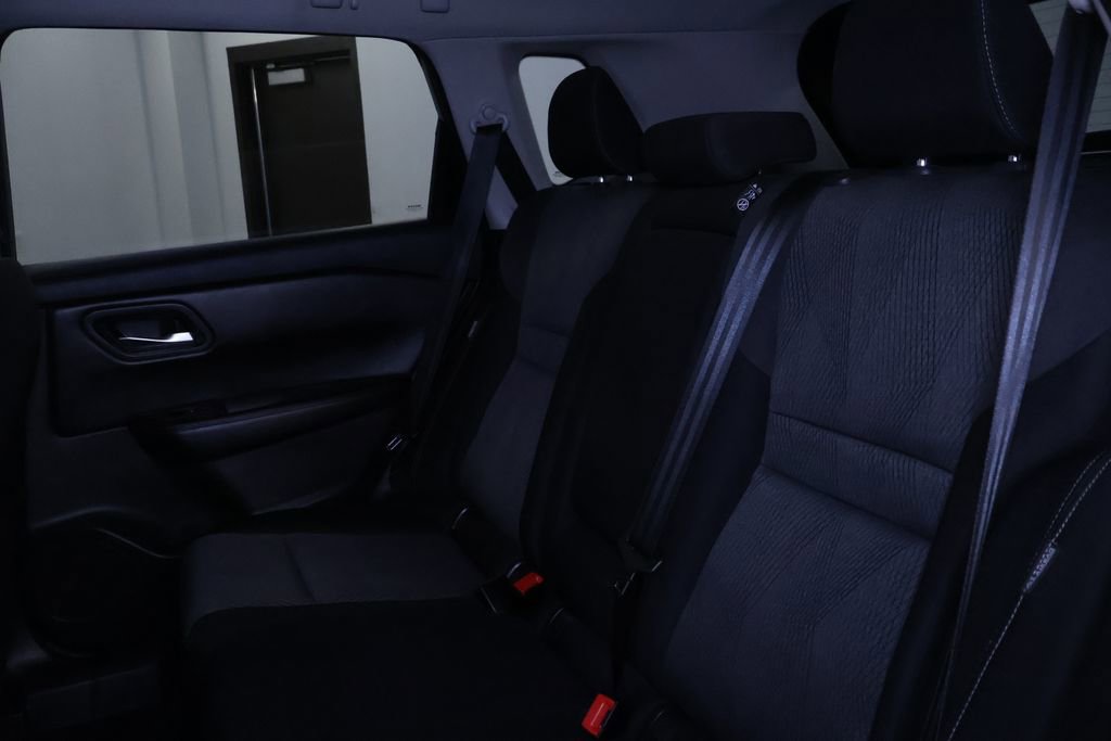 Used 2024 Nissan Rogue SV image 14