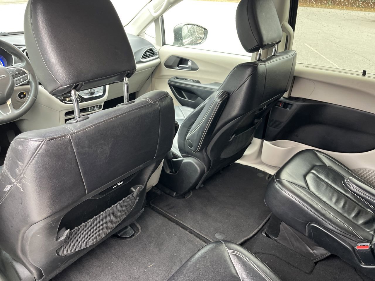 Used 2022 Chrysler Pacifica Touring-L image 17