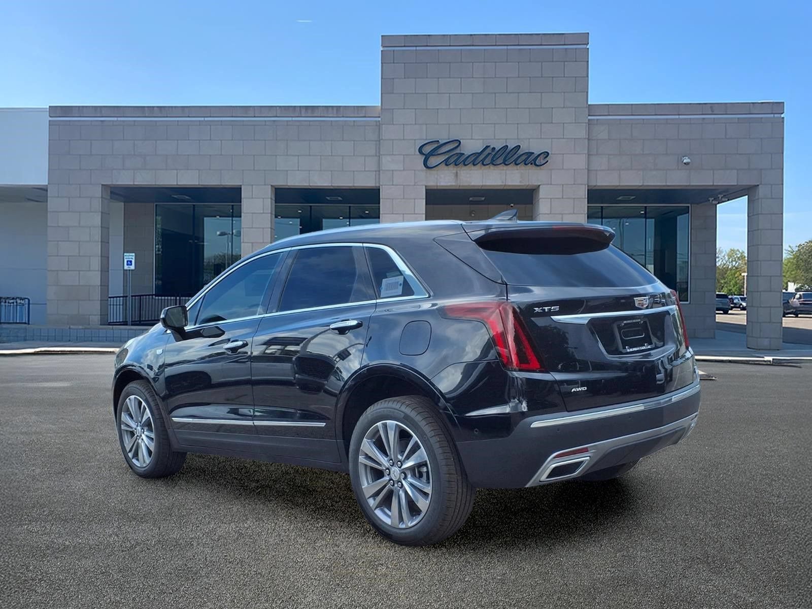 New 2026 Cadillac XT5 Premium Luxury w/ LPO, Floor Liner Package AWD/4WD image 6