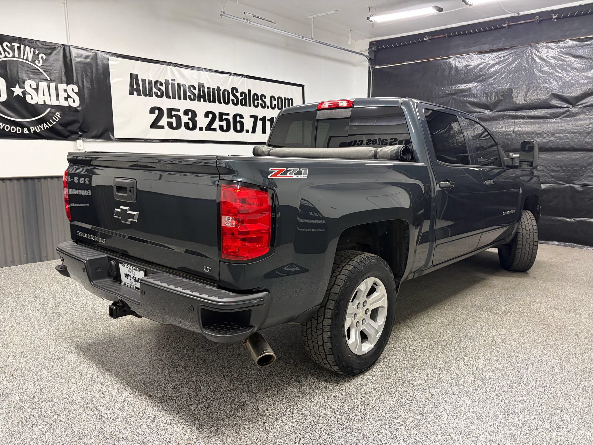 Used 2017 Chevrolet Silverado 1500 LT w/ All Star Edition AWD/4WD image 3