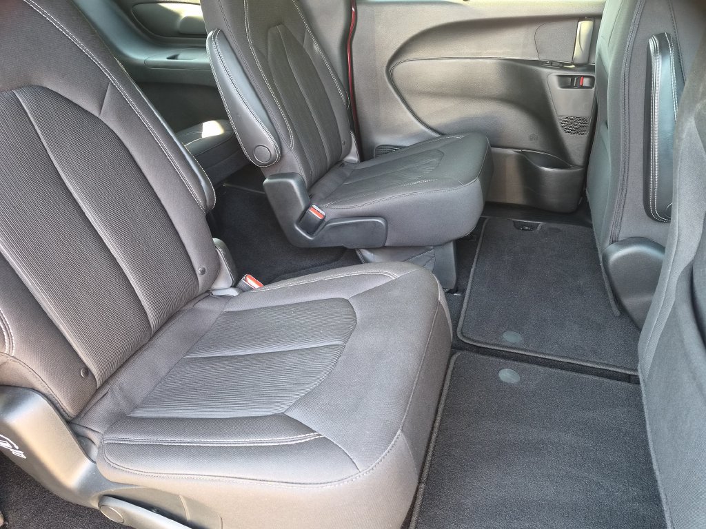 Used 2018 Chrysler Pacifica Touring Plus w/ S Appearance Package FWD image 24