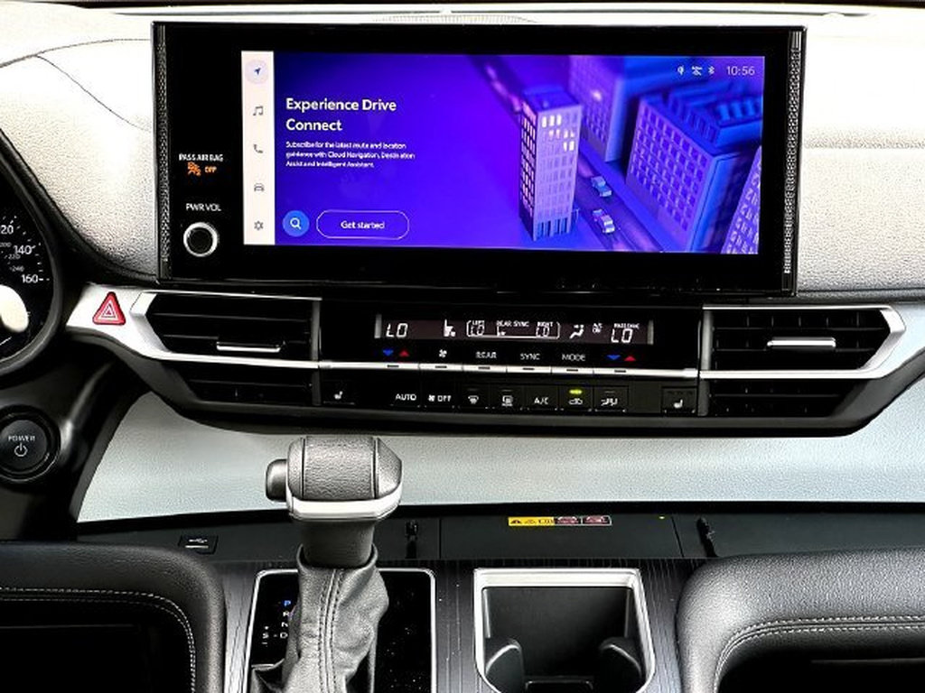 Certified 2025 Toyota Sienna XLE FWD image 30