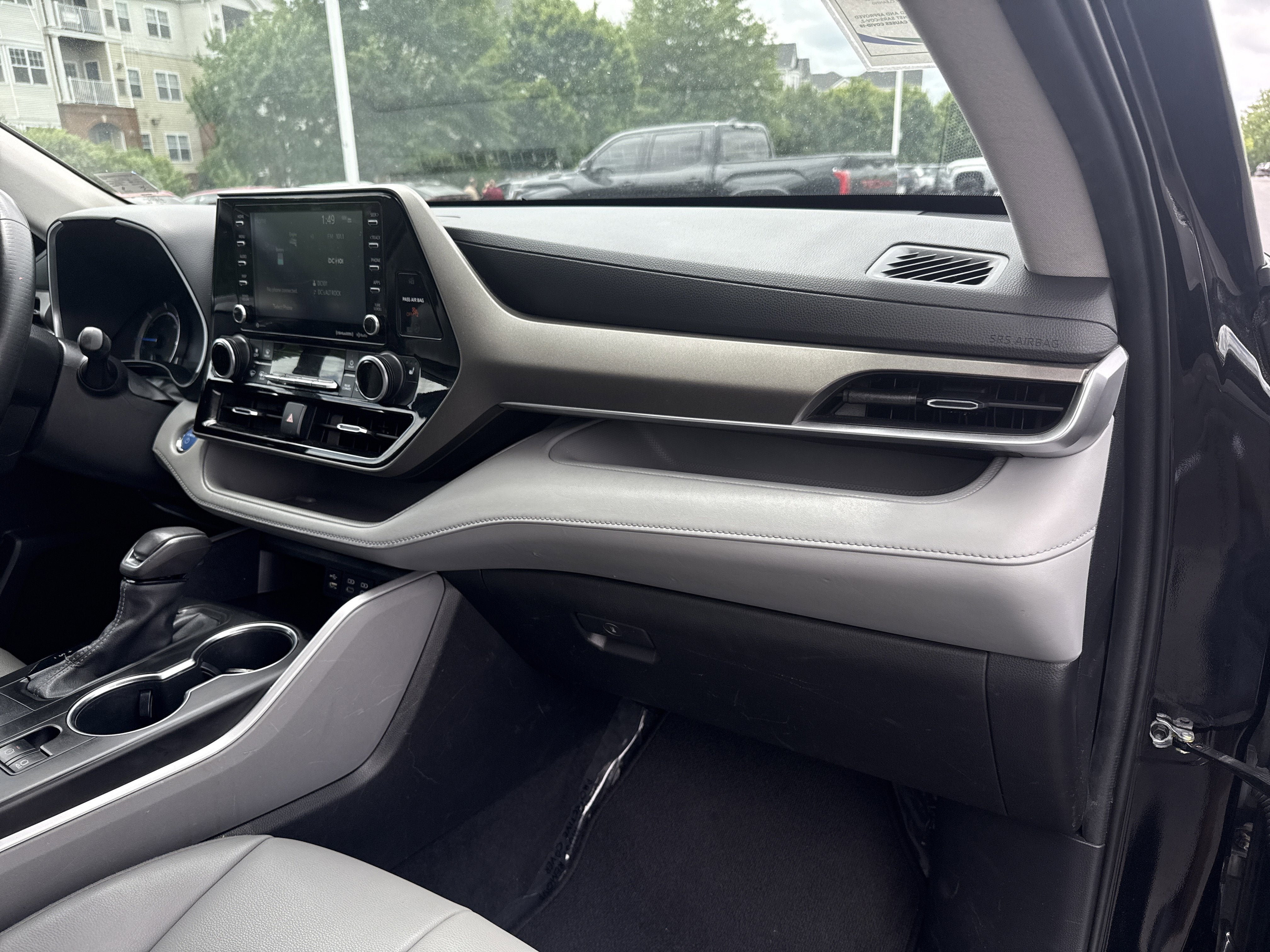 Used 2022 Toyota Highlander XLE AWD/4WD image 30