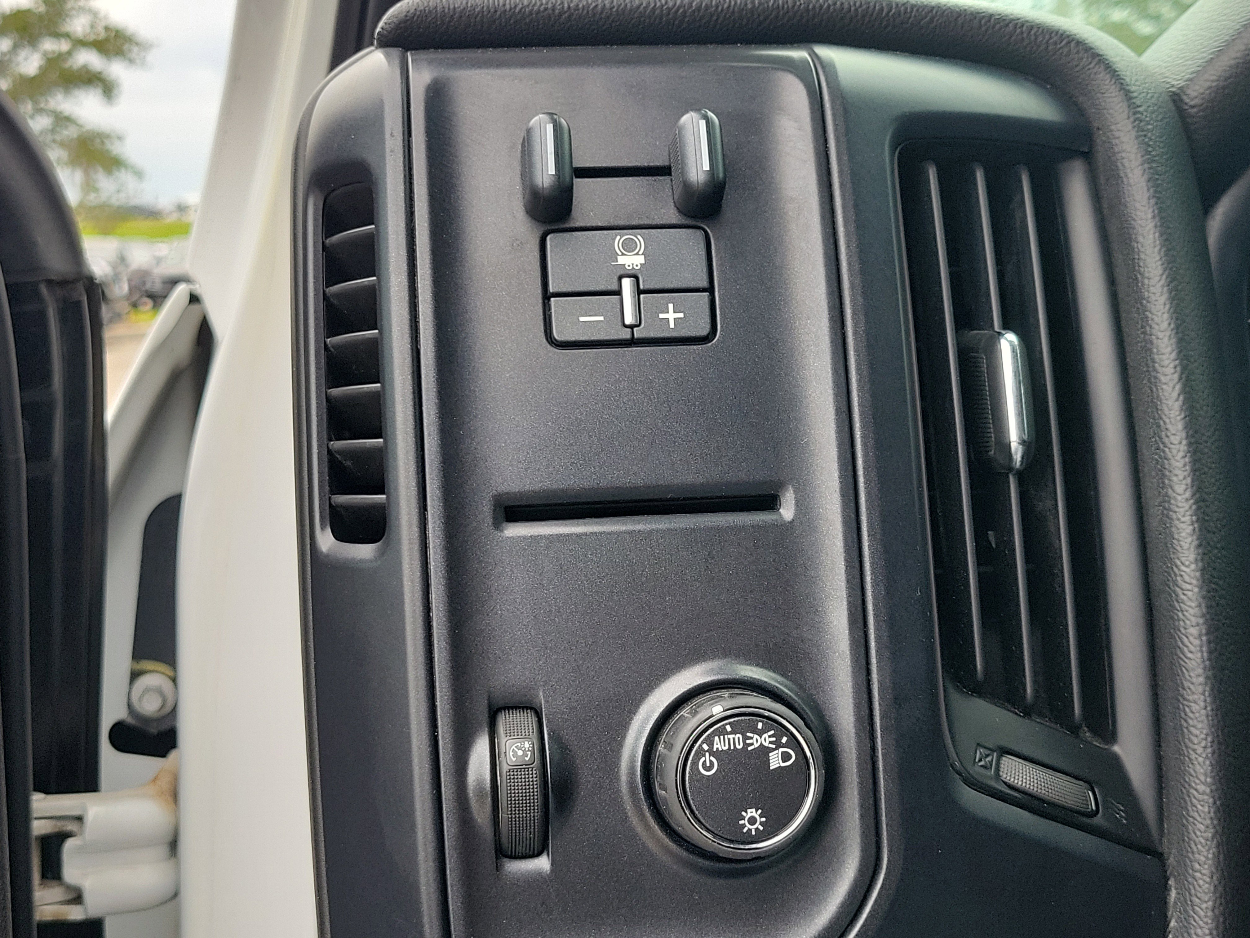 Used 2015 Chevrolet Silverado 2500 W/T image 30