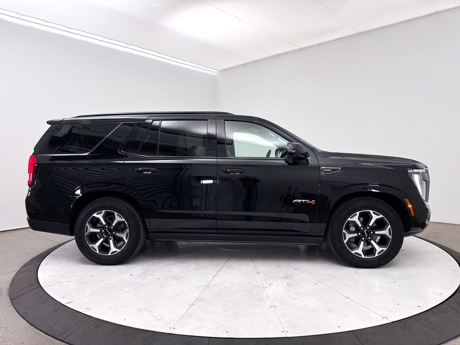 Used 2025 GMC Yukon AT4 Ultimate AWD/4WD image 40