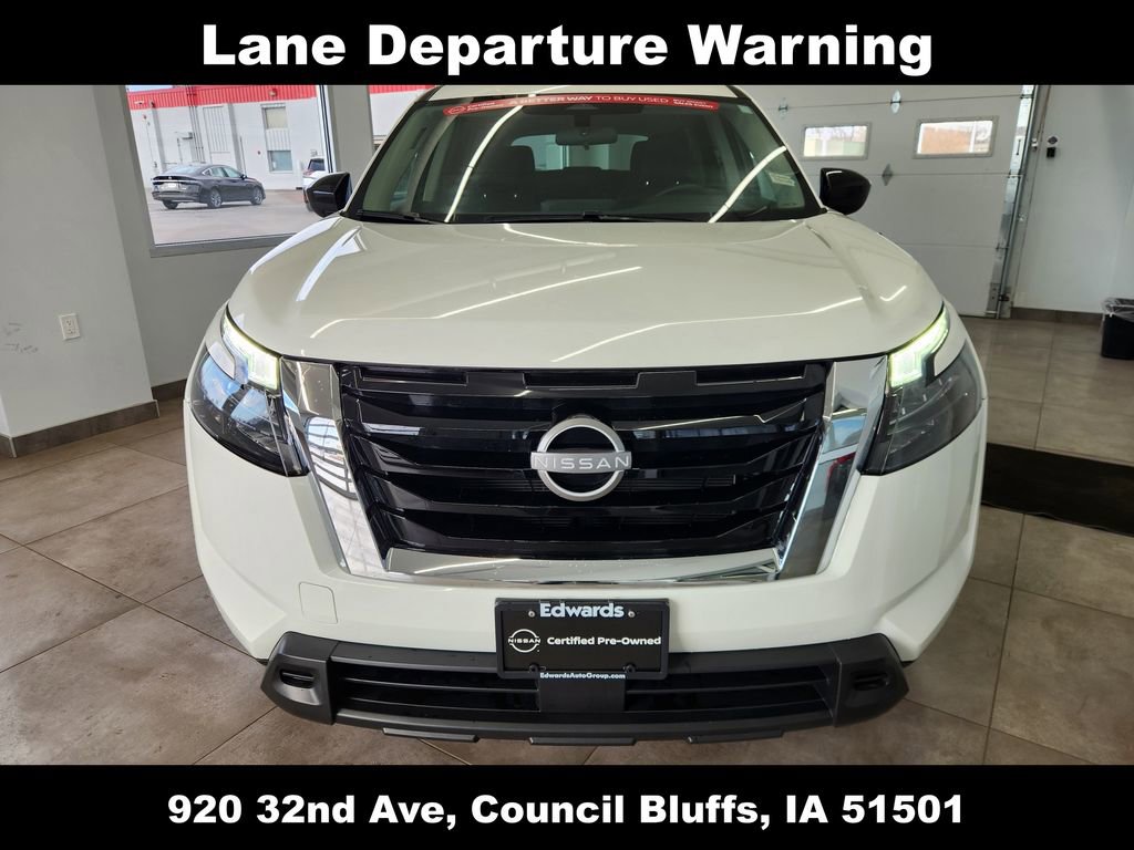Used 2024 Nissan Pathfinder S image 3