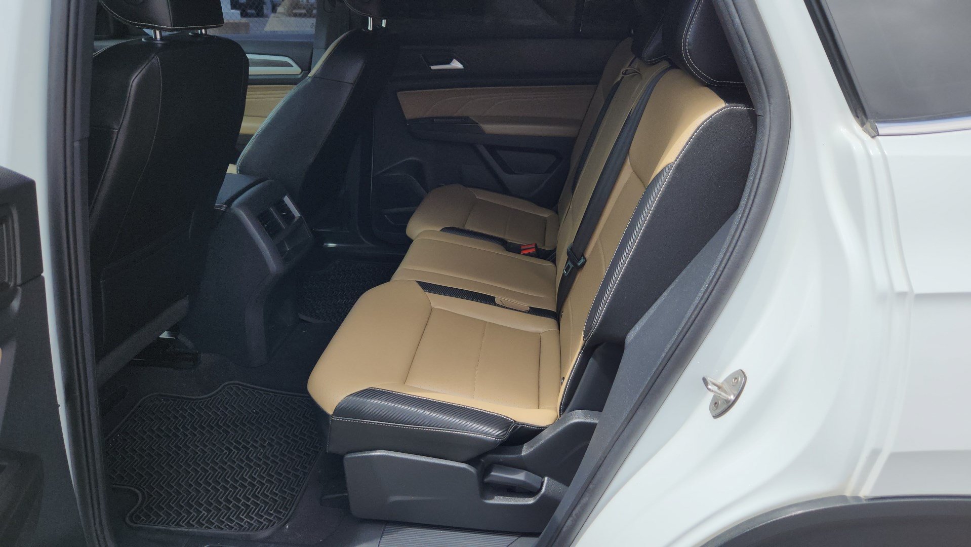 Used 2022 Volkswagen Atlas Cross Sport SE FWD image 21