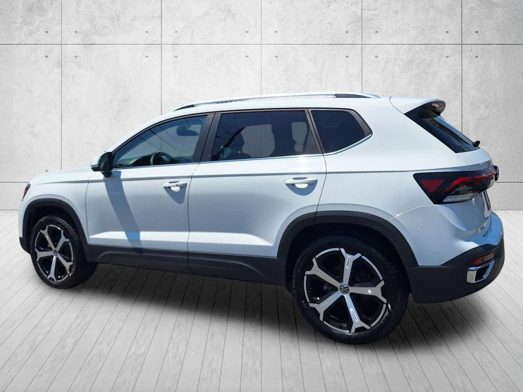 Used 2025 Volkswagen Taos SEL AWD/4WD image 7