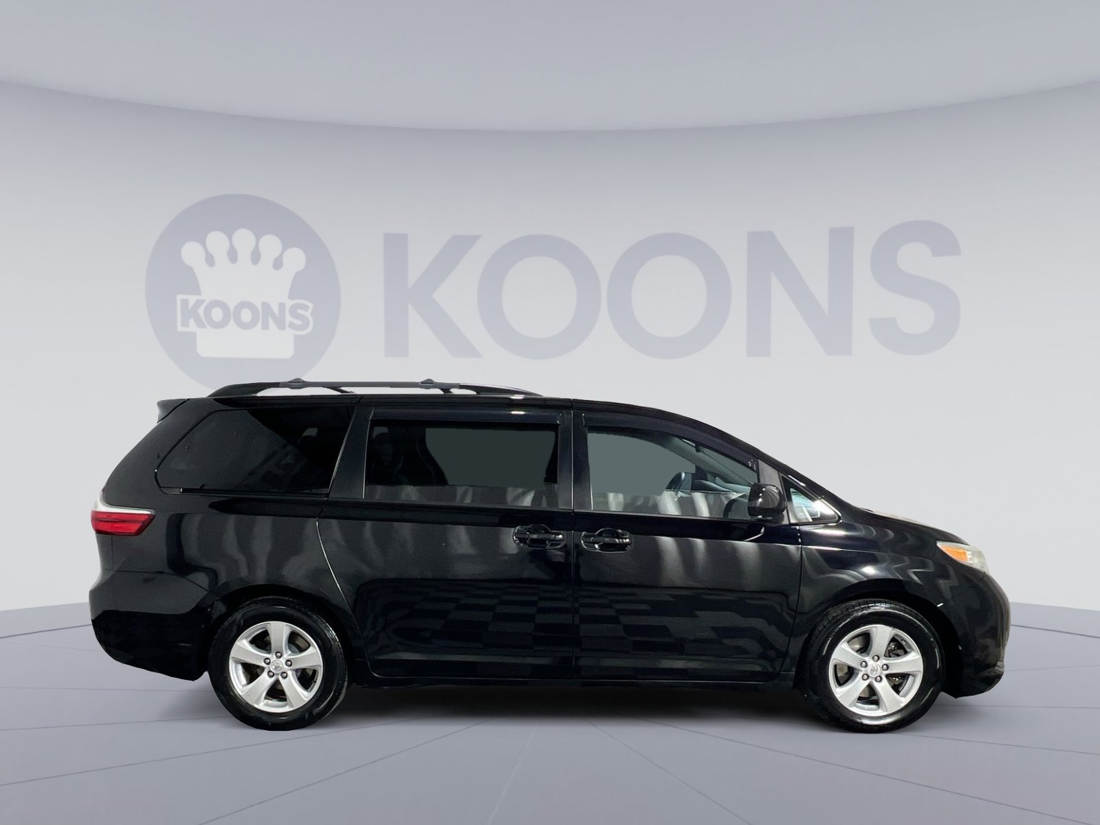 Used 2015 Toyota Sienna LE image 8