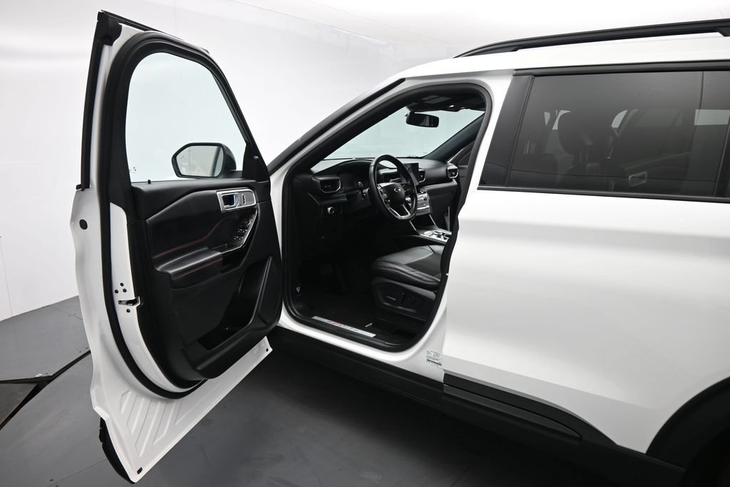 Certified 2023 Ford Explorer ST-Line w/ Class IV Trailer Tow Package RWD image 8