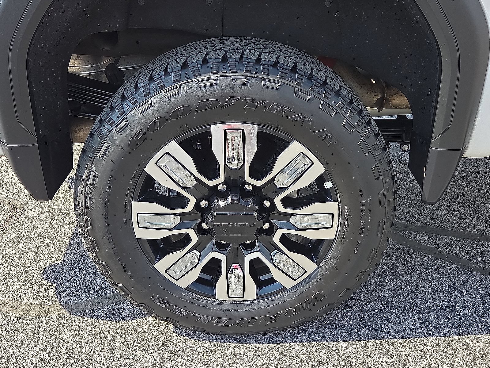 Used 2022 GMC Sierra 2500 Denali w/ Denali Ultimate Package AWD/4WD image 17