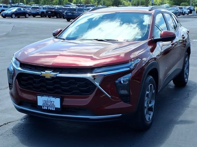 Used 2025 Chevrolet Trax LT w/ Driver Confidence Package FWD image 2