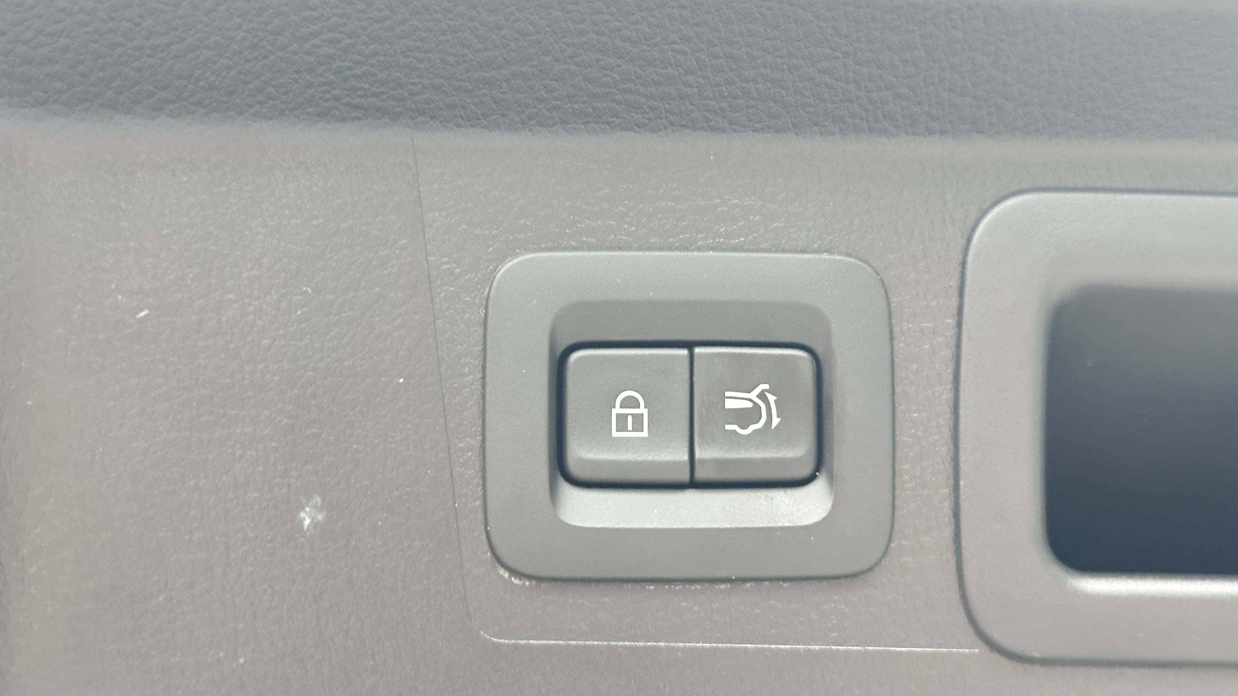 Certified 2025 MAZDA CX-50 AWD 2.5 Turbo w/ Premium Pkg image 35