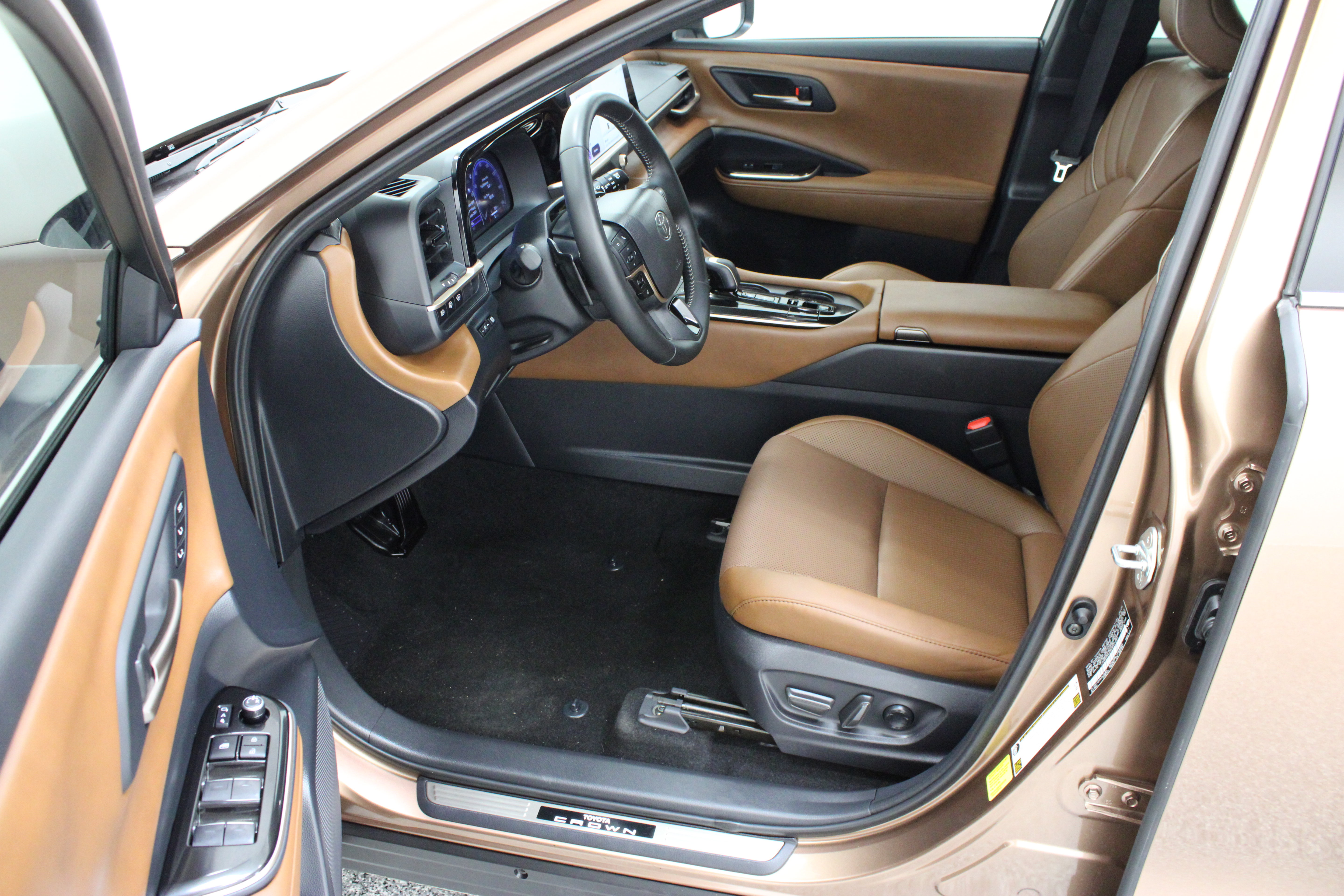 Certified 2025 Toyota Crown Signia w/ Advanced Technology Package AWD/4WD image 14