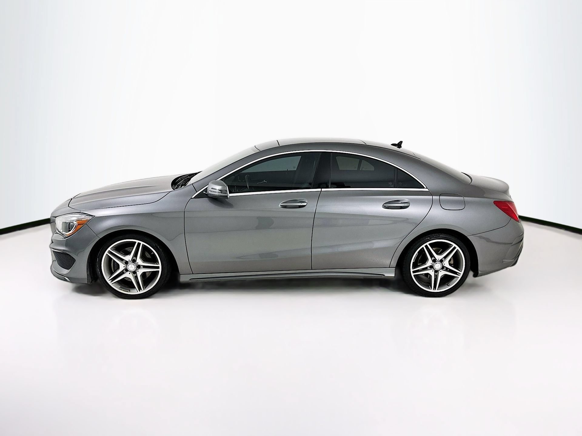 Used 2014 Mercedes-Benz CLA 250 image 5