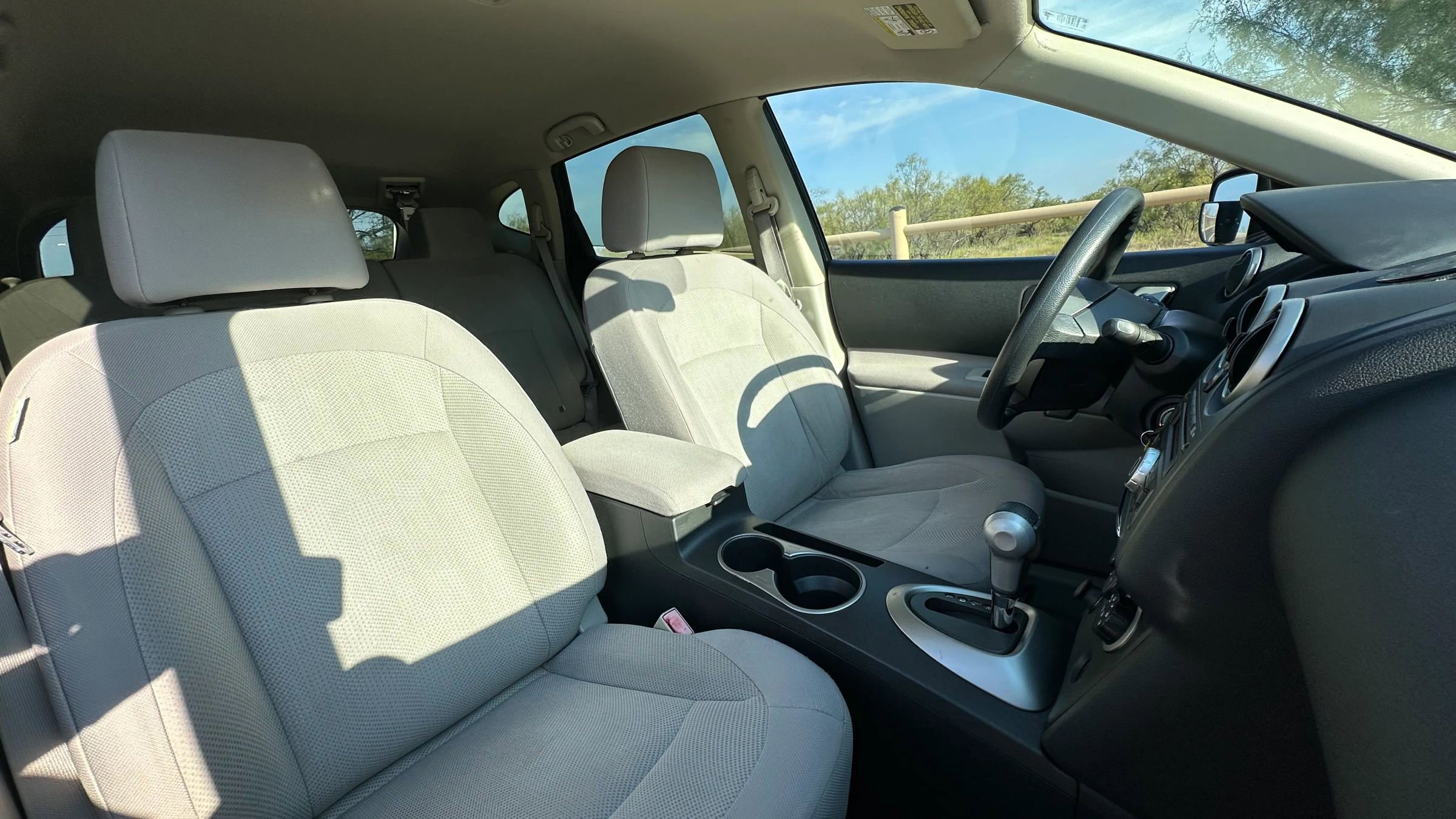 Used 2011 Nissan Rogue S image 25