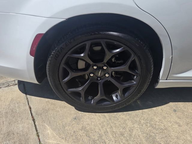 Used 2019 Chrysler 300 S image 14