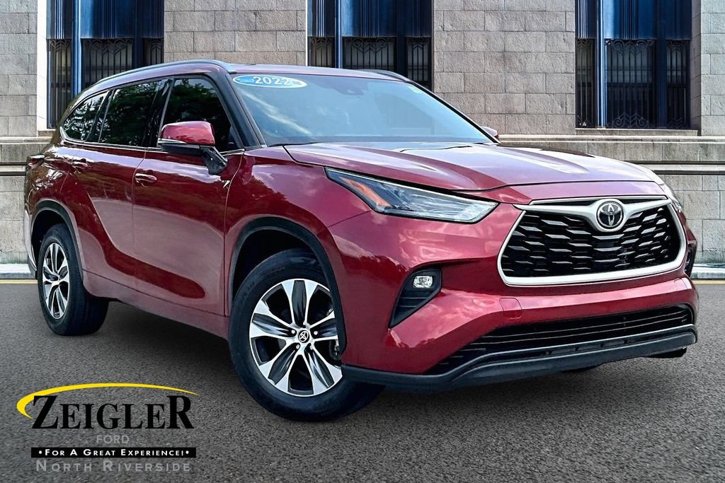 Used 2022 Toyota Highlander XLE FWD image 1