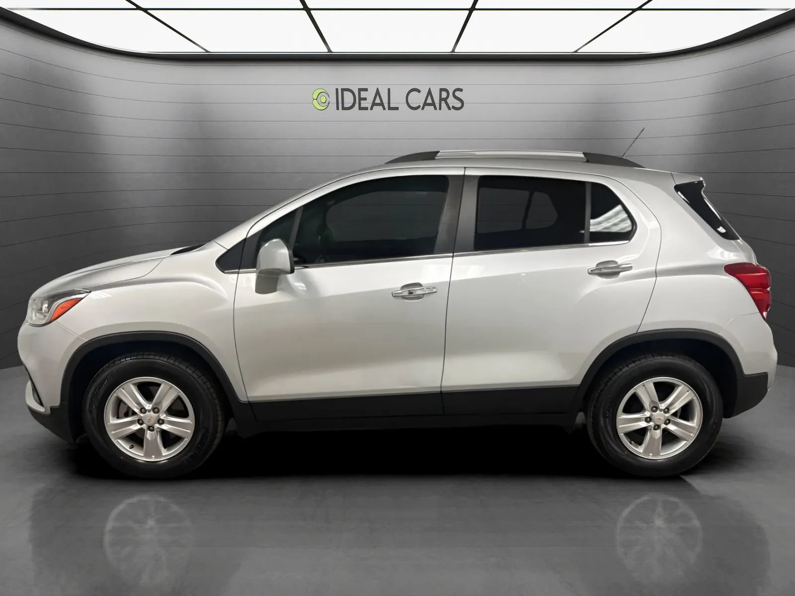Used 2018 Chevrolet Trax LT w/ LT Convenience Package FWD image 8