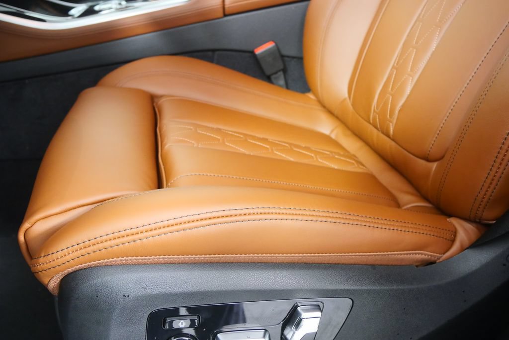 Used 2026 BMW X5 xDrive40i w/ M Sport Package AWD/4WD image 9