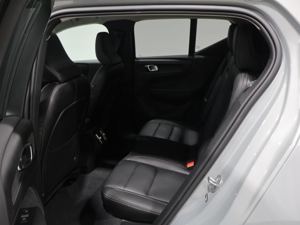 Used 2024 Volvo XC40 B5 Plus AWD/4WD image 16