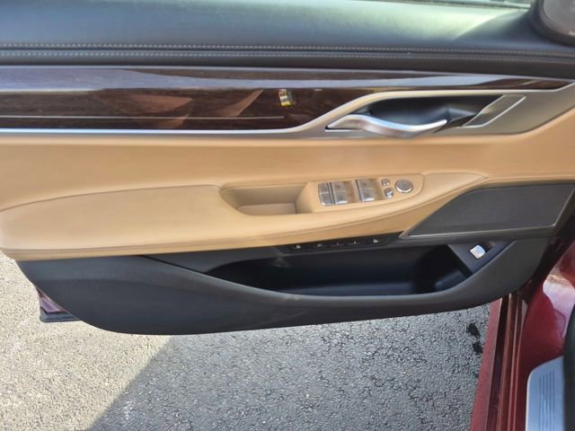 Used 2022 BMW 750i xDrive w/ Executive Package image 22