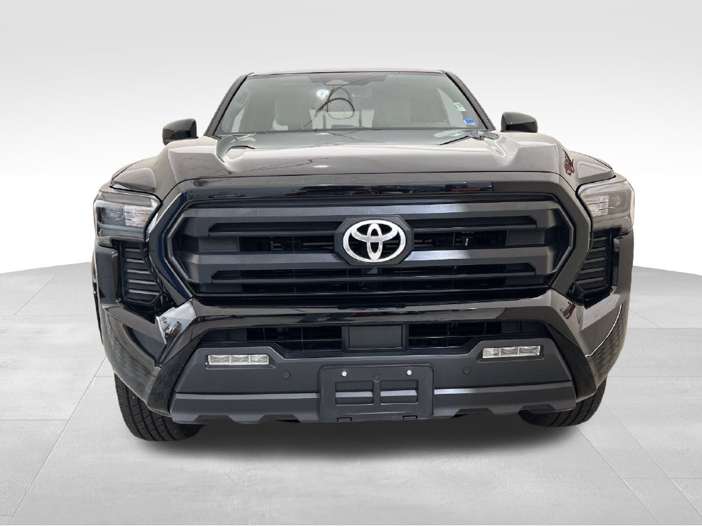 Used 2024 Toyota Tacoma SR5 AWD/4WD image 10