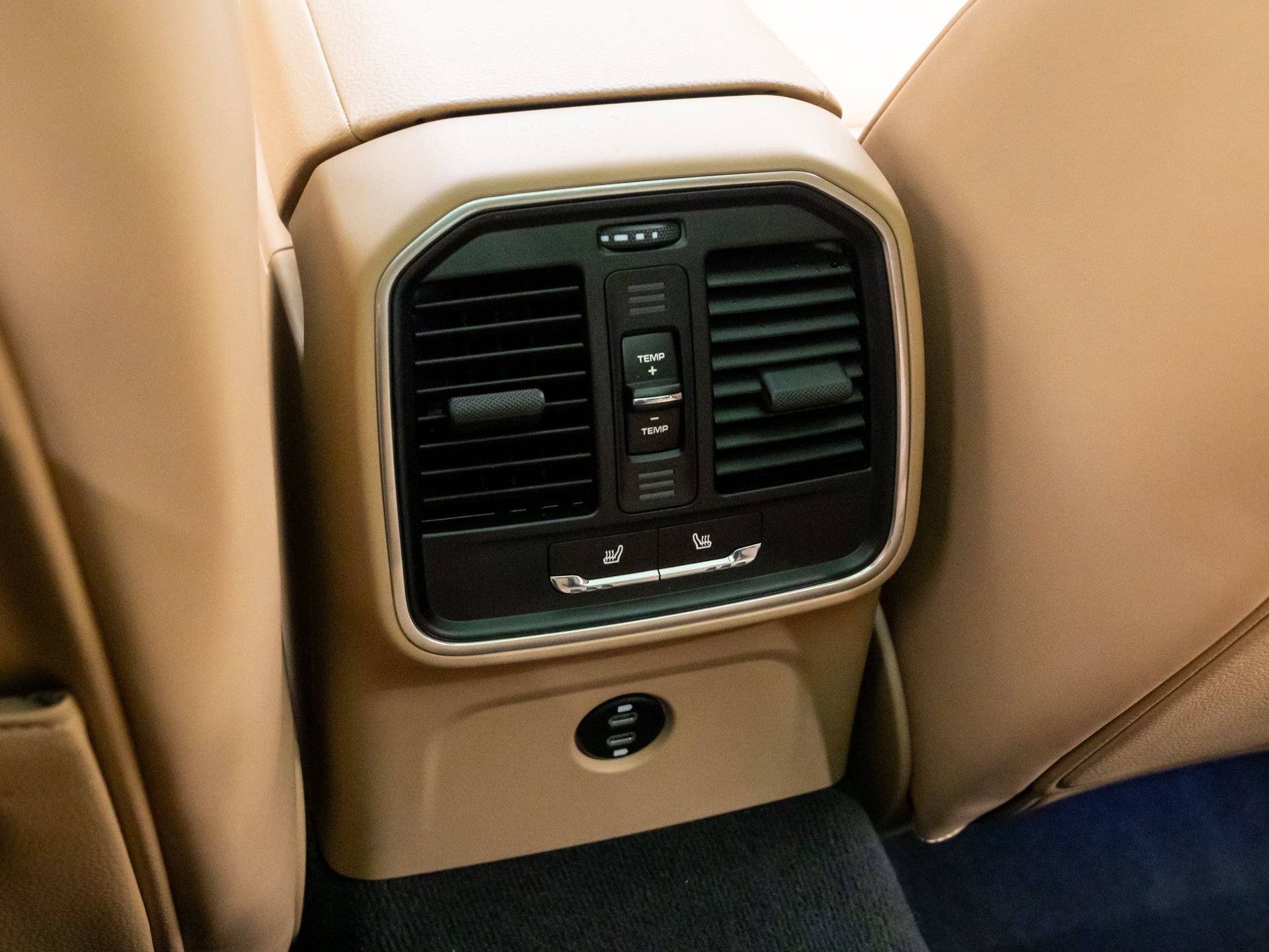 Certified 2025 Porsche Macan image 19