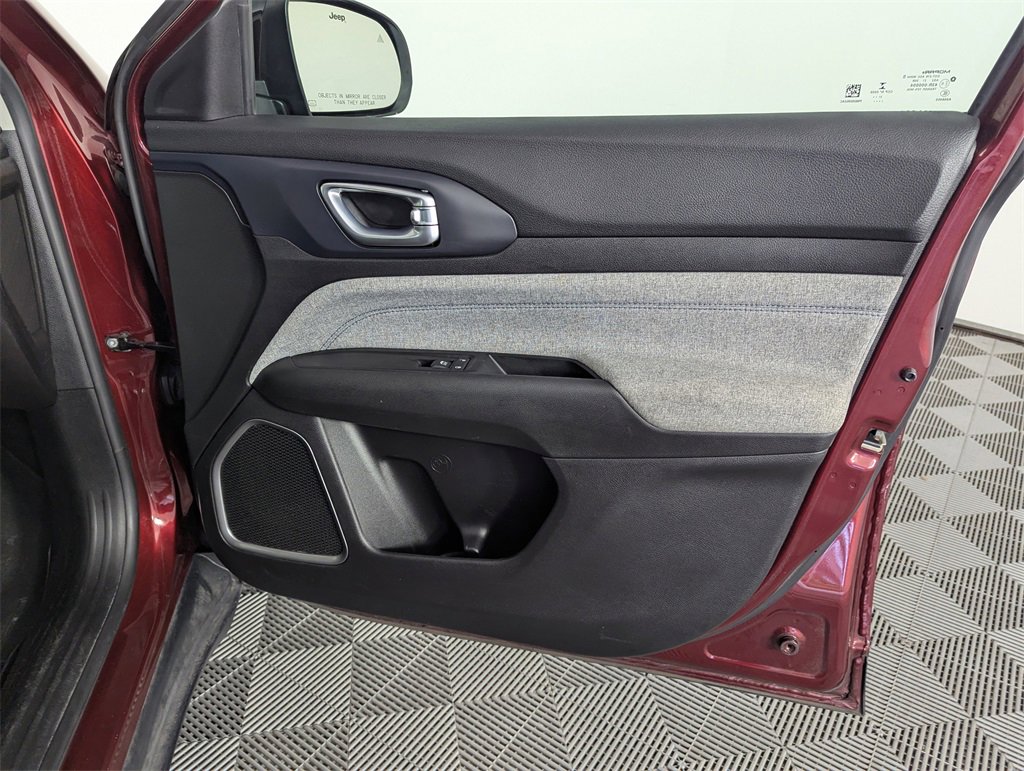 Used 2022 Jeep Compass Latitude image 33