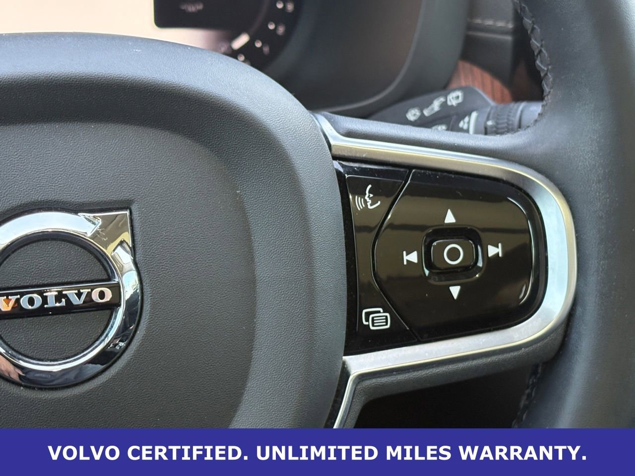 Certified 2023 Volvo XC60 B5 Ultimate w/ Climate Package image 18