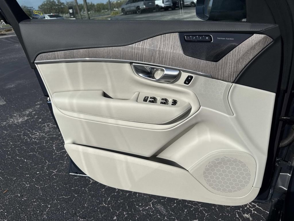 Used 2023 Volvo XC90 B6 Ultimate w/ Protection Package Premier image 19