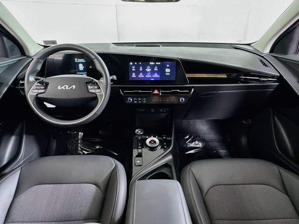 Used 2025 Kia Niro EX w/ EX Cold Weather Package FWD image 29