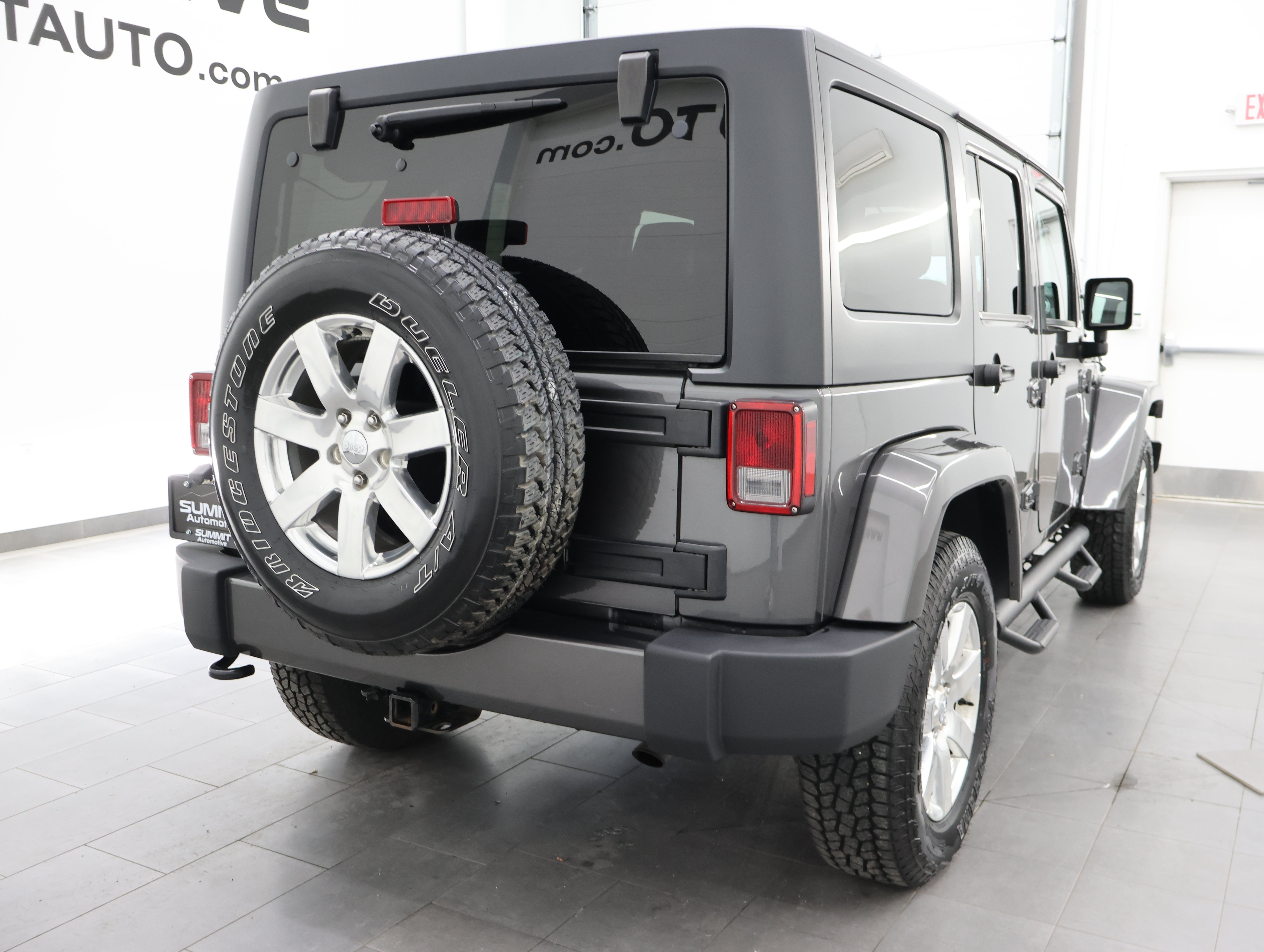 Used 2017 Jeep Wrangler Unlimited Sahara w/ Connectivity Group AWD/4WD image 5