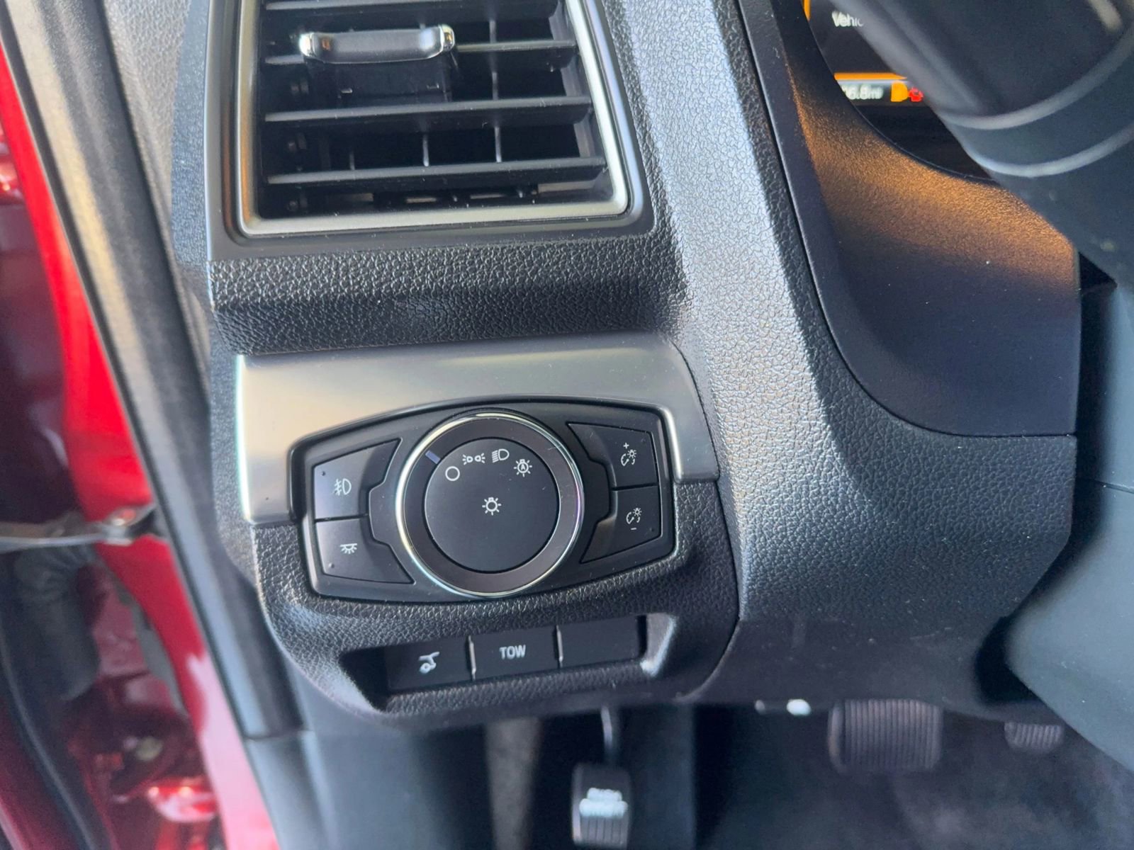 Used 2018 Ford Explorer XLT w/ Equipment Group 201A image 38