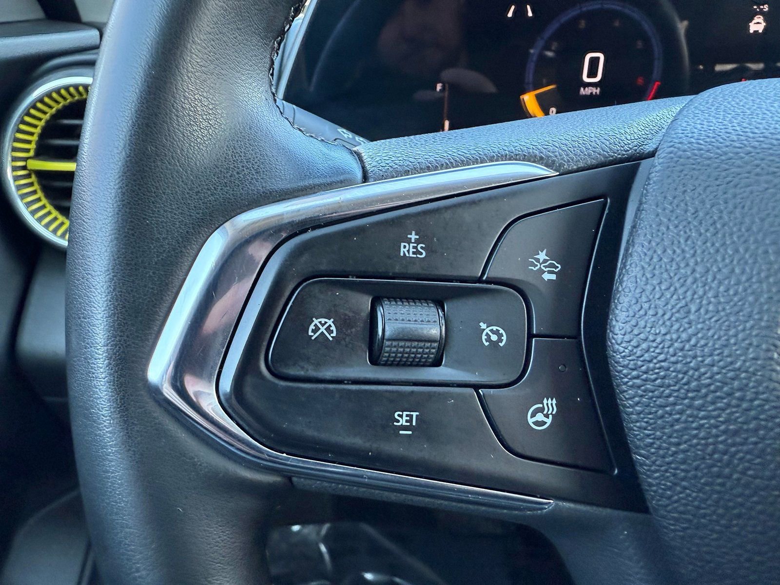 Certified 2024 Chevrolet Trax LT w/ Driver Confidence Package image 33