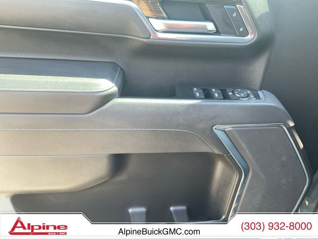 Used 2025 Chevrolet Silverado 1500 LT AWD/4WD image 19