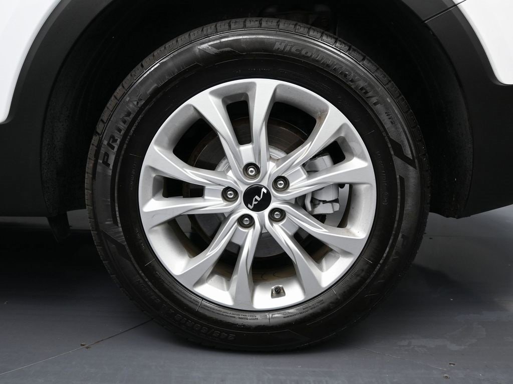 Used 2022 Kia Telluride LX image 10