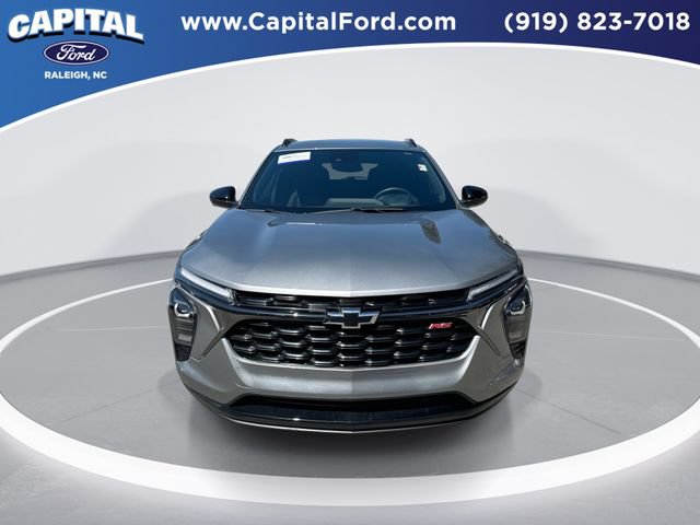 Used 2025 Chevrolet Trax RS w/ Driver Confidence Package FWD image 3