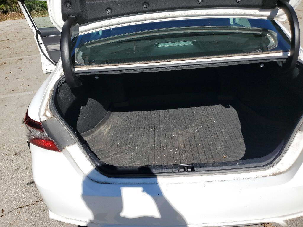 Used 2021 Toyota Camry SE image 19