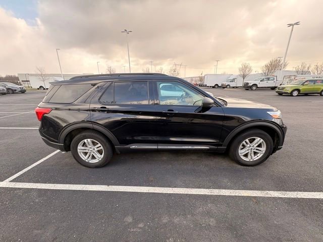 Used 2022 Ford Explorer XLT w/ Class IV Trailer Tow Package image 2