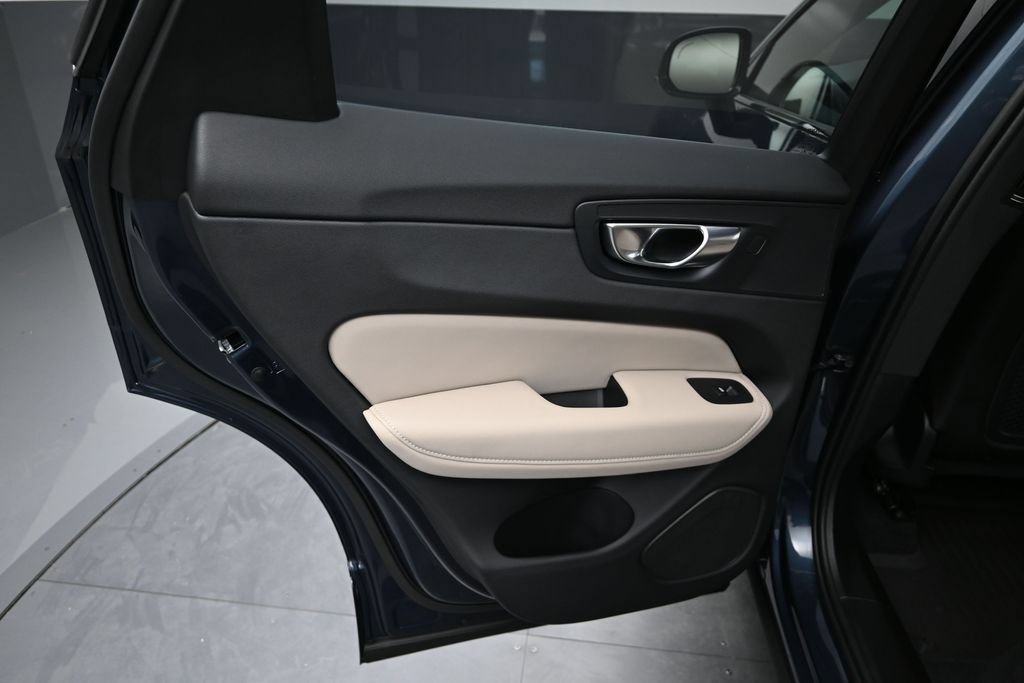 New 2026 Volvo XC60 B5 Plus w/ Climate Package AWD/4WD image 12