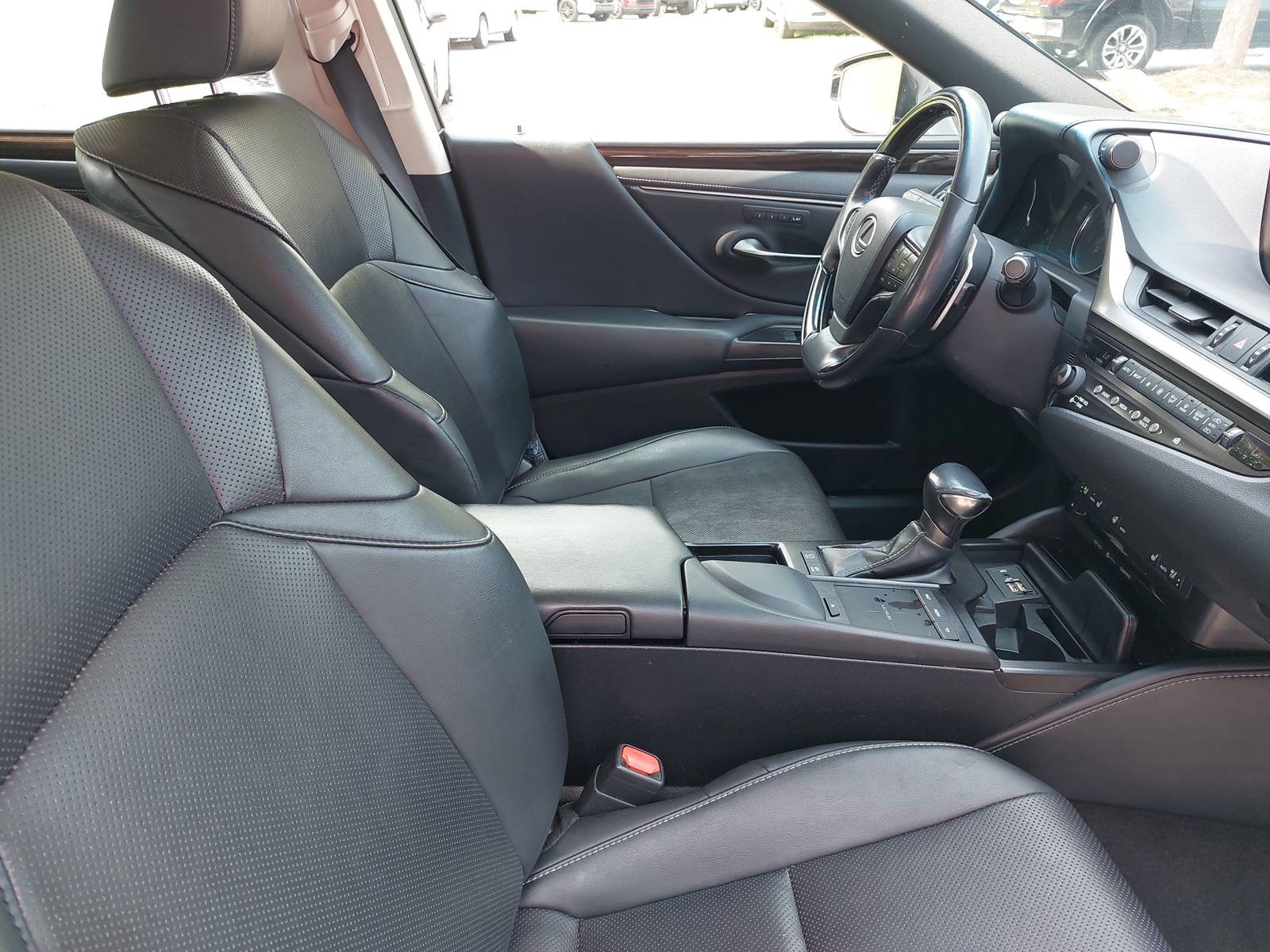 Used 2019 Lexus ES 300h w/ Premium Package FWD image 10