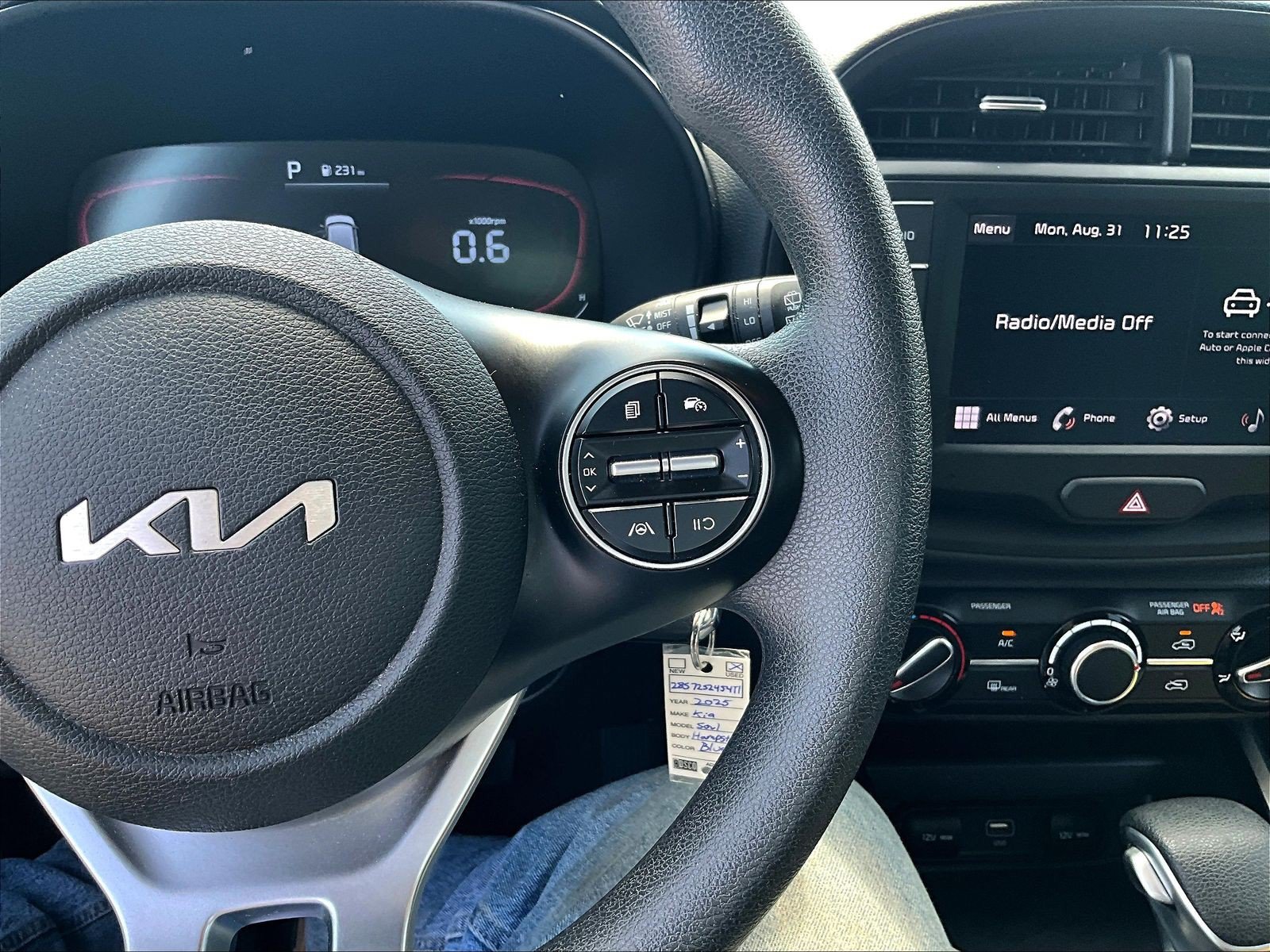 Used 2025 Kia Soul LX w/ LX Technology Package FWD image 12