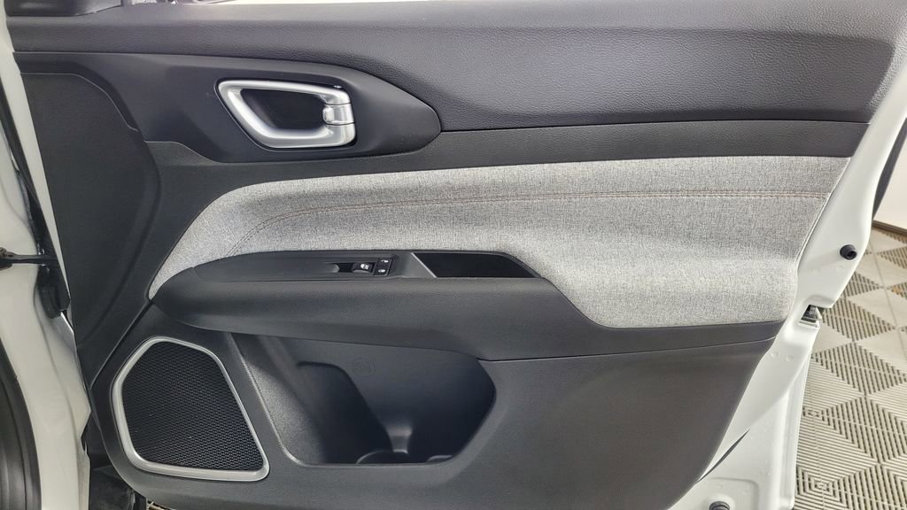 Used 2024 Jeep Compass Latitude image 31